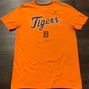 Men’s Nike Tri-blend tee!!